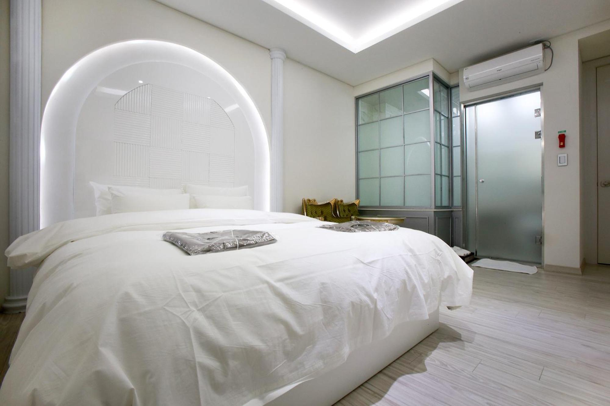 Gwangmyeong W Hotel מראה חיצוני תמונה